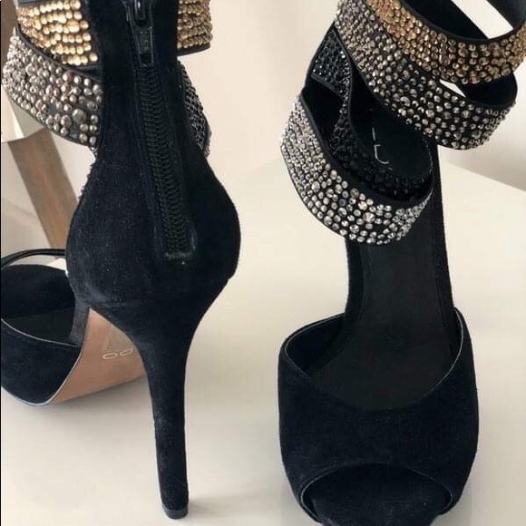 Suede Aldo heels with rhinestone straps - Picture 2 of 2